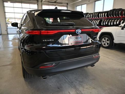 Used 2022 Toyota Venza LE AWD/4WD image 7
