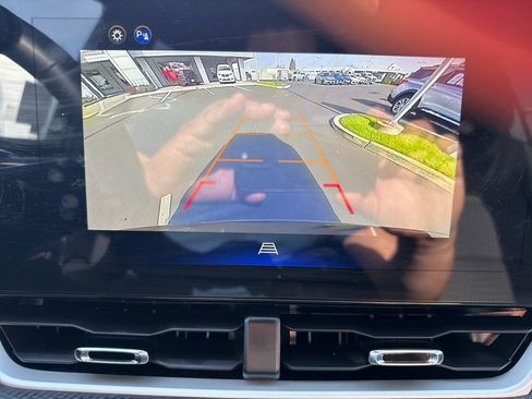 Used 2025 Chevrolet Equinox LT image 25