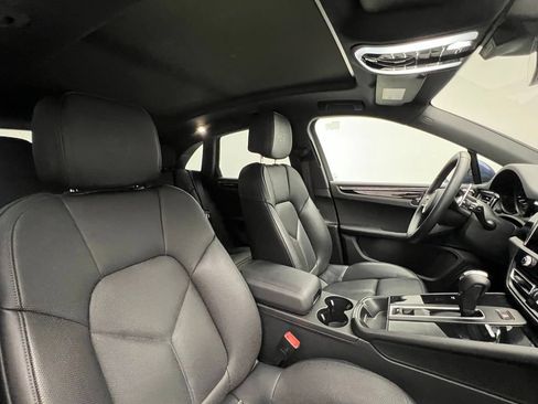 Certified 2025 Porsche Macan AWD/4WD image 18