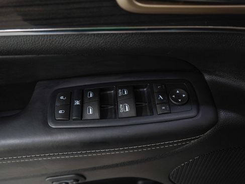 Used 2016 Jeep Grand Cherokee Overland AWD/4WD image 22