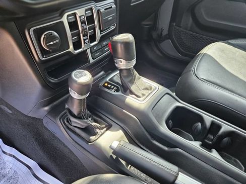 Used 2022 Jeep Wrangler Unlimited Sahara w/ Cold Weather Group AWD/4WD image 24