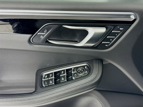 Used 2021 Porsche Macan image 11