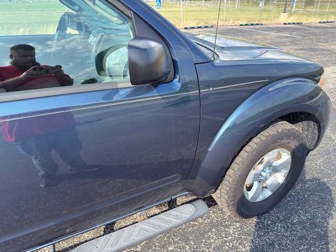 Used 2013 Nissan Frontier SV w/ SV Value Truck Pkg AWD/4WD image 3