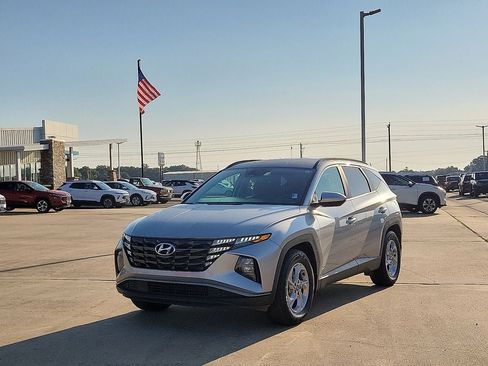 Used 2024 Hyundai Tucson SEL FWD image 2