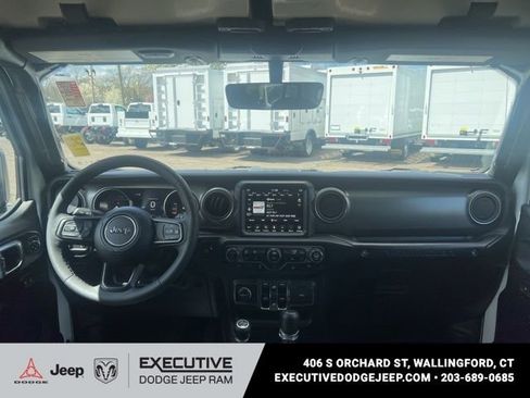 Used 2023 Jeep Wrangler Unlimited w/ Cold Weather Group image 11