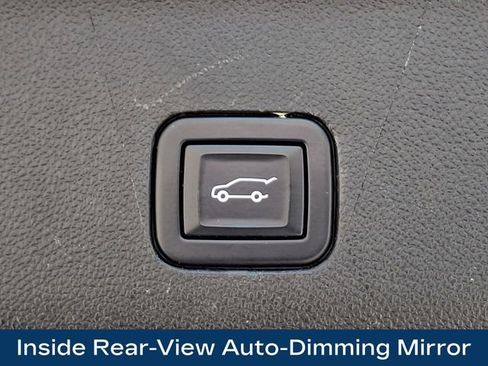 Used 2022 GMC Yukon XL Denali AWD/4WD image 32