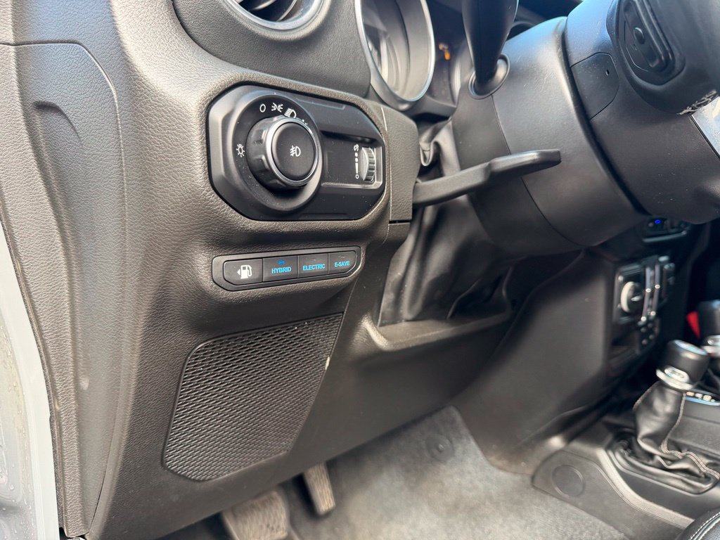 Used 2023 Jeep Wrangler Unlimited Sahara AWD/4WD image 23