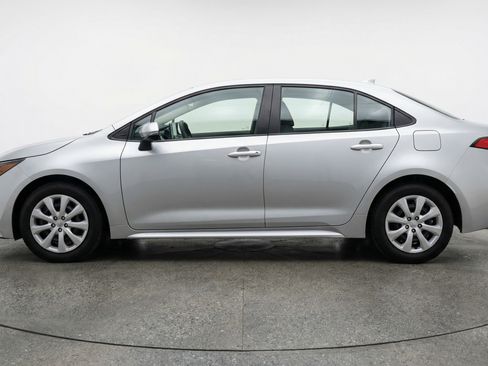 Used 2025 Toyota Corolla LE FWD image 5