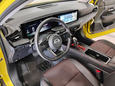 Used 2025 Nissan Kicks SR w/ Illumination Package image 25