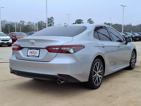 Certified 2022 Toyota Camry XLE image 6