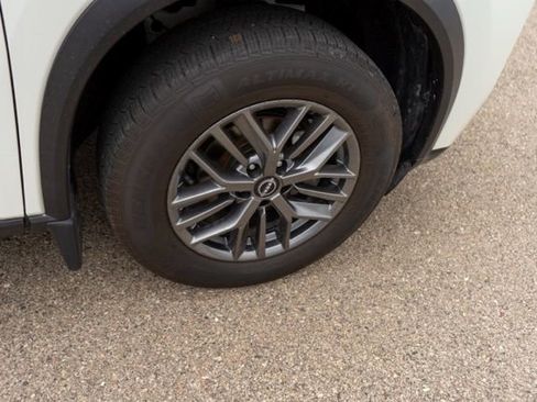 Used 2022 Nissan Rogue S AWD/4WD image 9