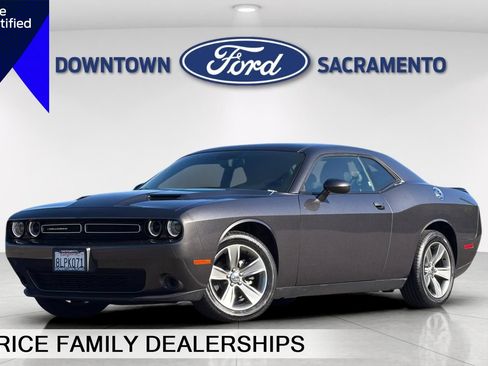 Used 2019 Dodge Challenger SXT RWD image 1