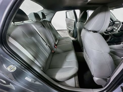 Used 2022 Hyundai Elantra SEL w/ Convenience + Premium Package FWD image 10