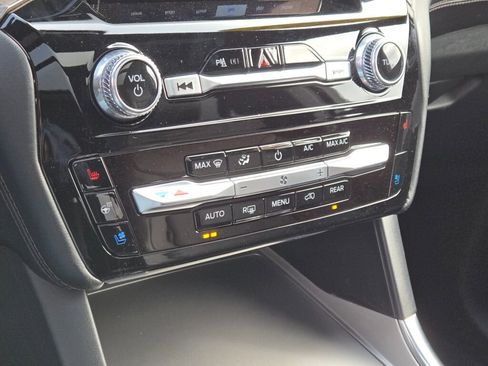 Used 2023 Ford Explorer Platinum w/ Technology Package image 35