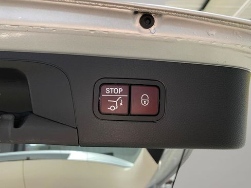 Used 2018 Mercedes-Benz GLC 300 4MATIC image 27