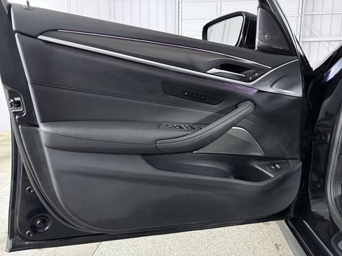 Used 2023 BMW 540i xDrive w/ M Sport Package image 21