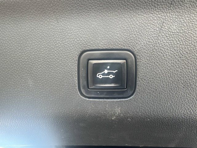 Used 2022 GMC Yukon XL Denali RWD image 15