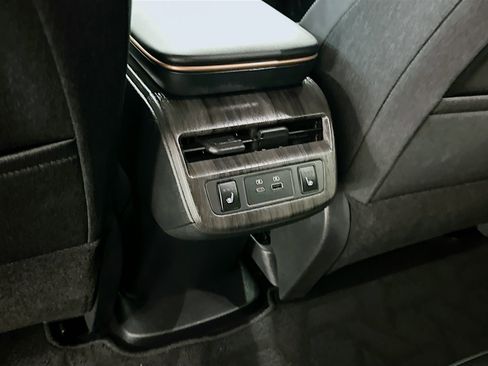 Used 2024 Nissan Ariya AWD image 28