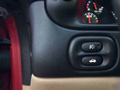 Used 2004 Chevrolet Corvette Coupe w/ Roof Package image 21