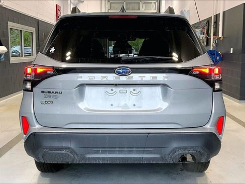 Used 2025 Subaru Forester Premium image 5