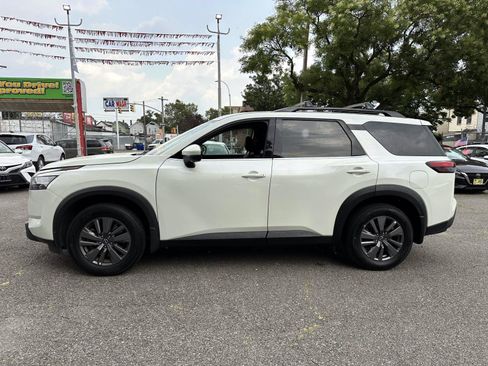 Used 2024 Nissan Pathfinder SV AWD/4WD image 6