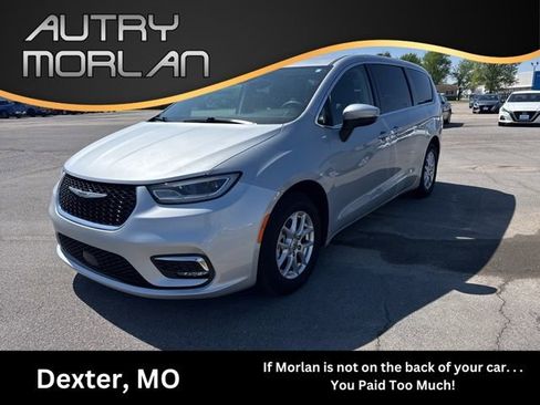 Used 2023 Chrysler Pacifica Touring-L FWD image 1