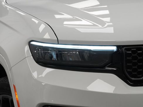 New 2025 Jeep Grand Cherokee Summit w/ Obsidian Package image 5