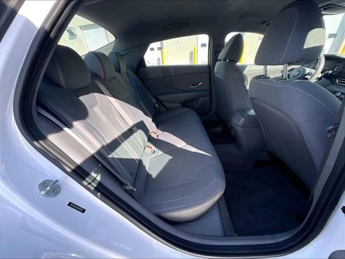Used 2023 Hyundai Elantra SEL w/ Convenience Package image 22