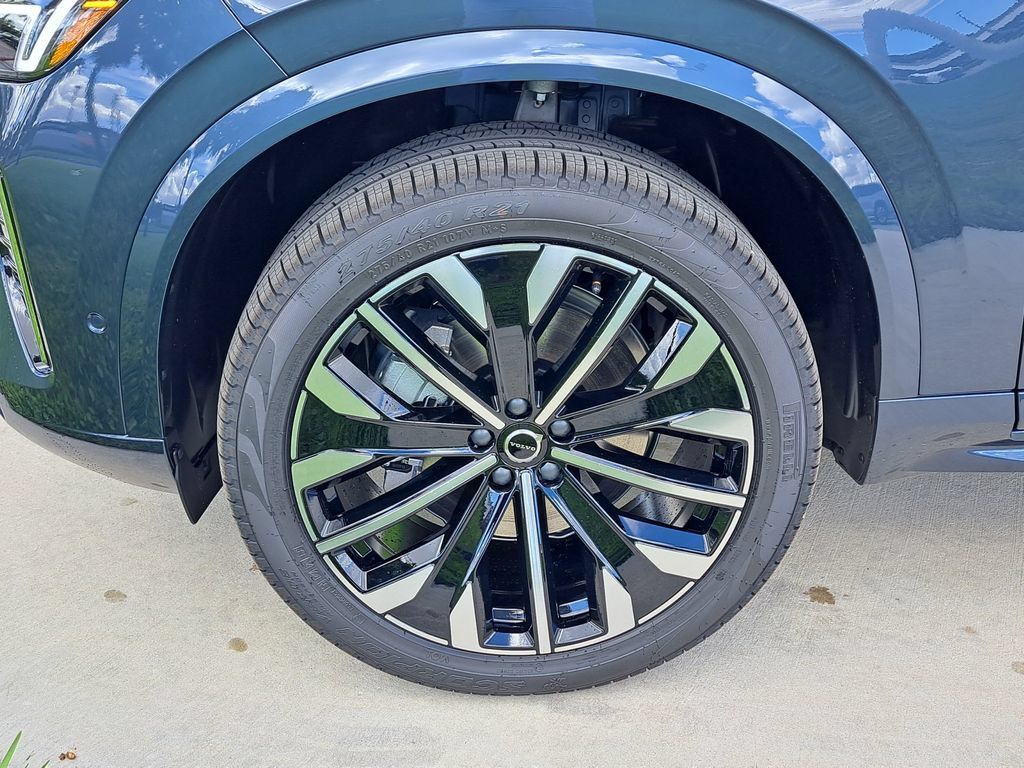 New 2026 Volvo XC90 B5 Ultra w/ Protection Package Premier AWD/4WD image 3