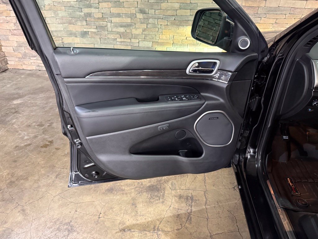 Used 2018 Jeep Grand Cherokee Overland AWD/4WD image 11