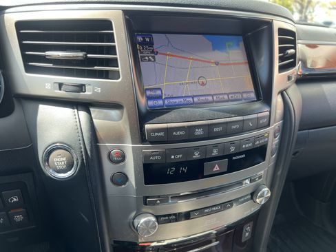 Used 2013 Lexus LX 570 4WD w/ Luxury Pkg image 22