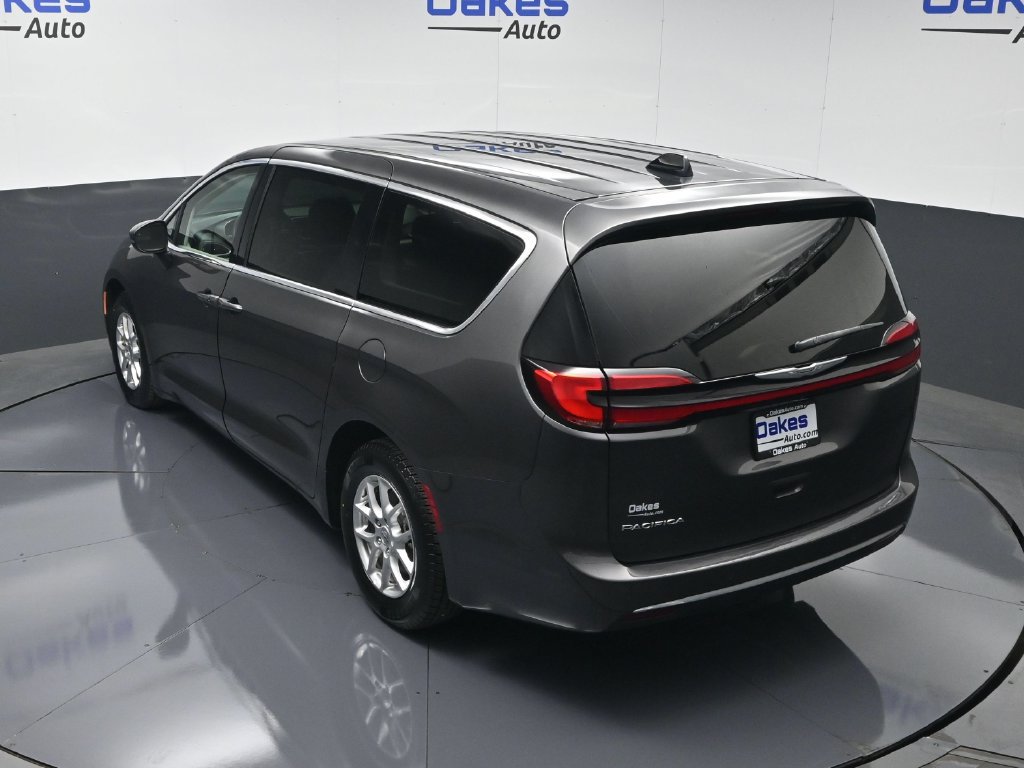 Used 2023 Chrysler Pacifica Touring-L FWD image 49