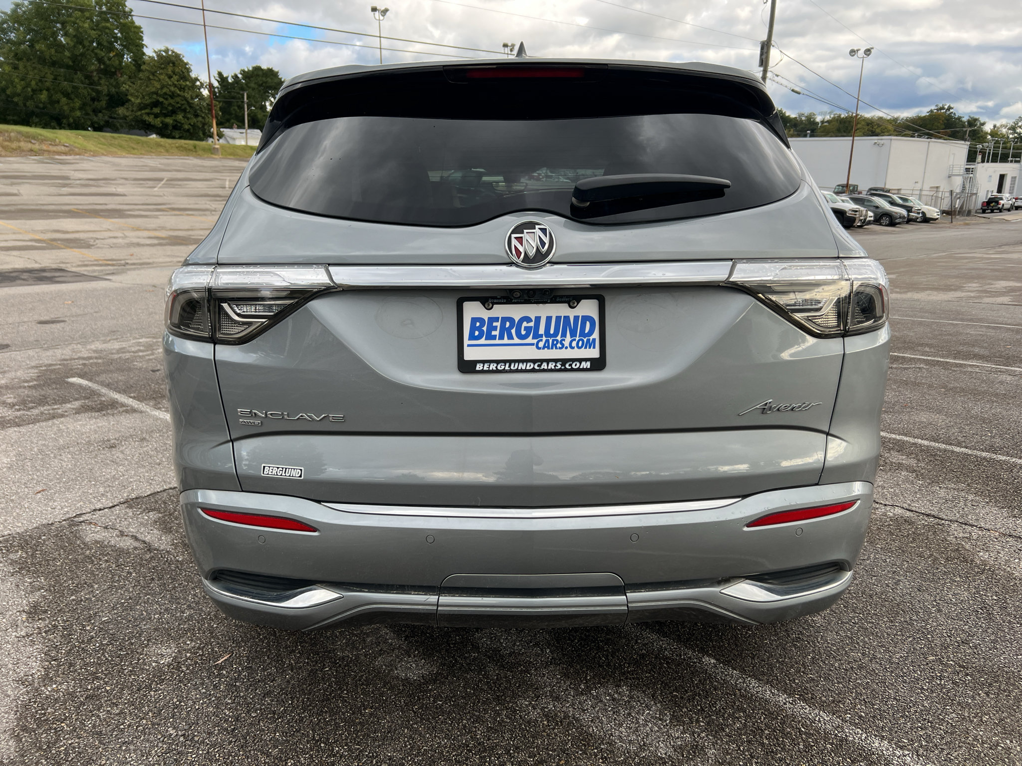 Used 2024 Buick Enclave Avenir w/ Avenir Technology Package AWD/4WD image 4