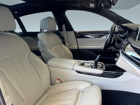 Certified 2022 BMW 750i xDrive w/ Executive Package AWD/4WD image 31
