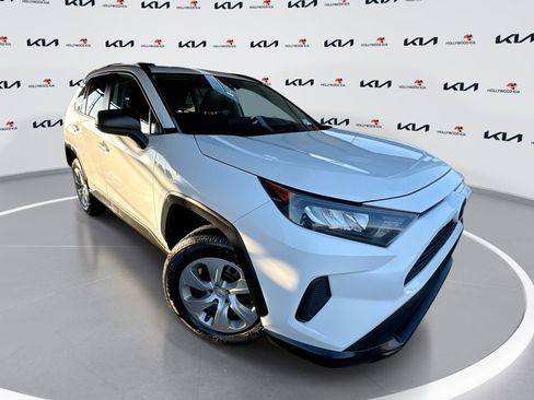 Used 2020 Toyota RAV4 LE image 1