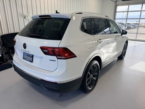 Used 2024 Volkswagen Tiguan SE AWD/4WD image 3