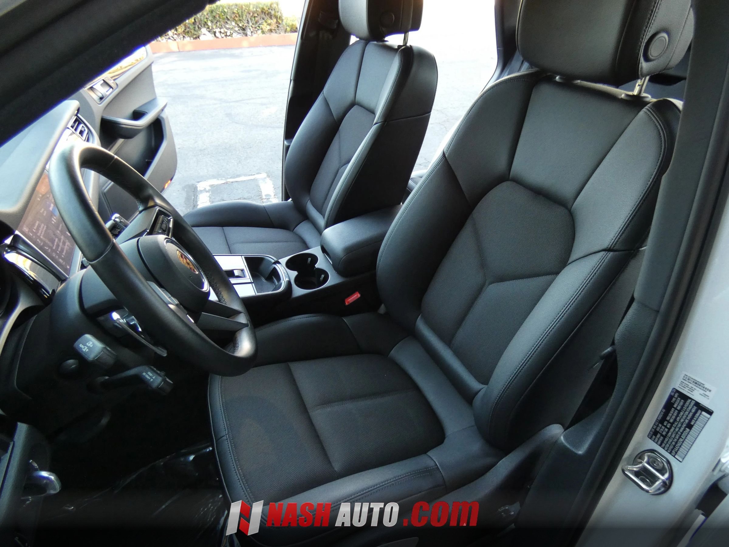 Used 2024 Porsche Macan AWD/4WD image 51