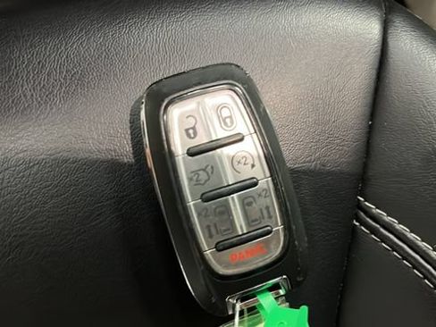 Used 2023 Chrysler Pacifica Touring-L FWD image 20