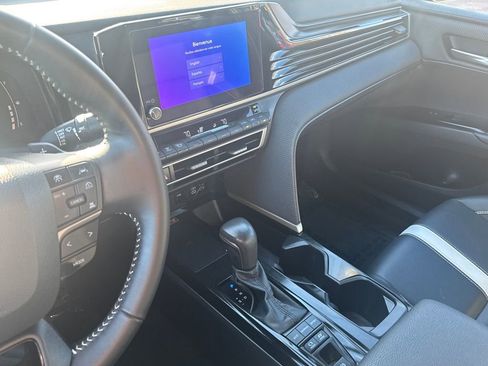 Used 2025 Toyota Camry SE image 20