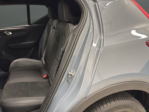 Used 2023 Volvo XC40 B5 Plus AWD/4WD image 24