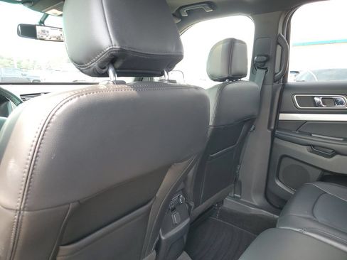 Used 2017 Ford Explorer XLT w/ Equipment Group 202A AWD/4WD image 35