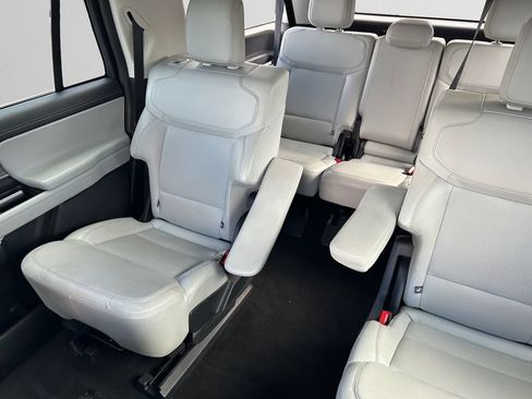 Used 2025 Ford Expedition Max Platinum w/ Driver's Package AWD/4WD image 12