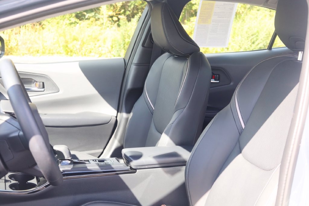 Used 2026 Toyota Prius XLE FWD image 15