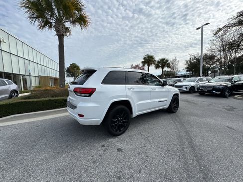 Used 2020 Jeep Grand Cherokee Altitude image 21