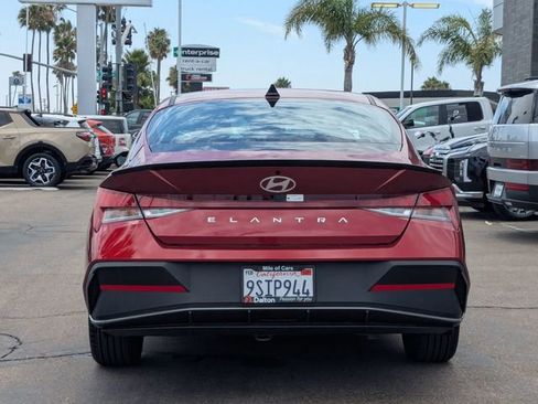 Used 2025 Hyundai Elantra Sport image 3
