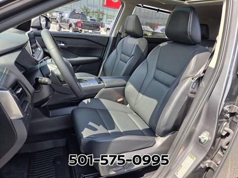 Used 2025 Nissan Rogue SV w/ SV Premium Package FWD image 8