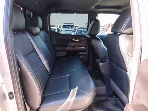 Certified 2022 Toyota Tacoma TRD Off-Road w/ TRD Premium Off Road Package AWD/4WD image 19