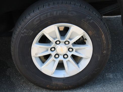 Used 2023 Chevrolet Silverado 1500 LT AWD/4WD image 8