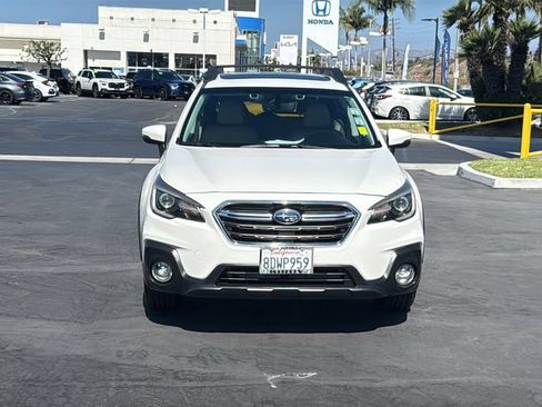 Used 2018 Subaru Outback 3.6R Limited AWD/4WD image 2