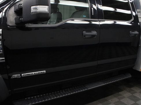 Used 2017 Ford F550 4x4 Crew Cab Super Duty w/ XLT Value Package image 46